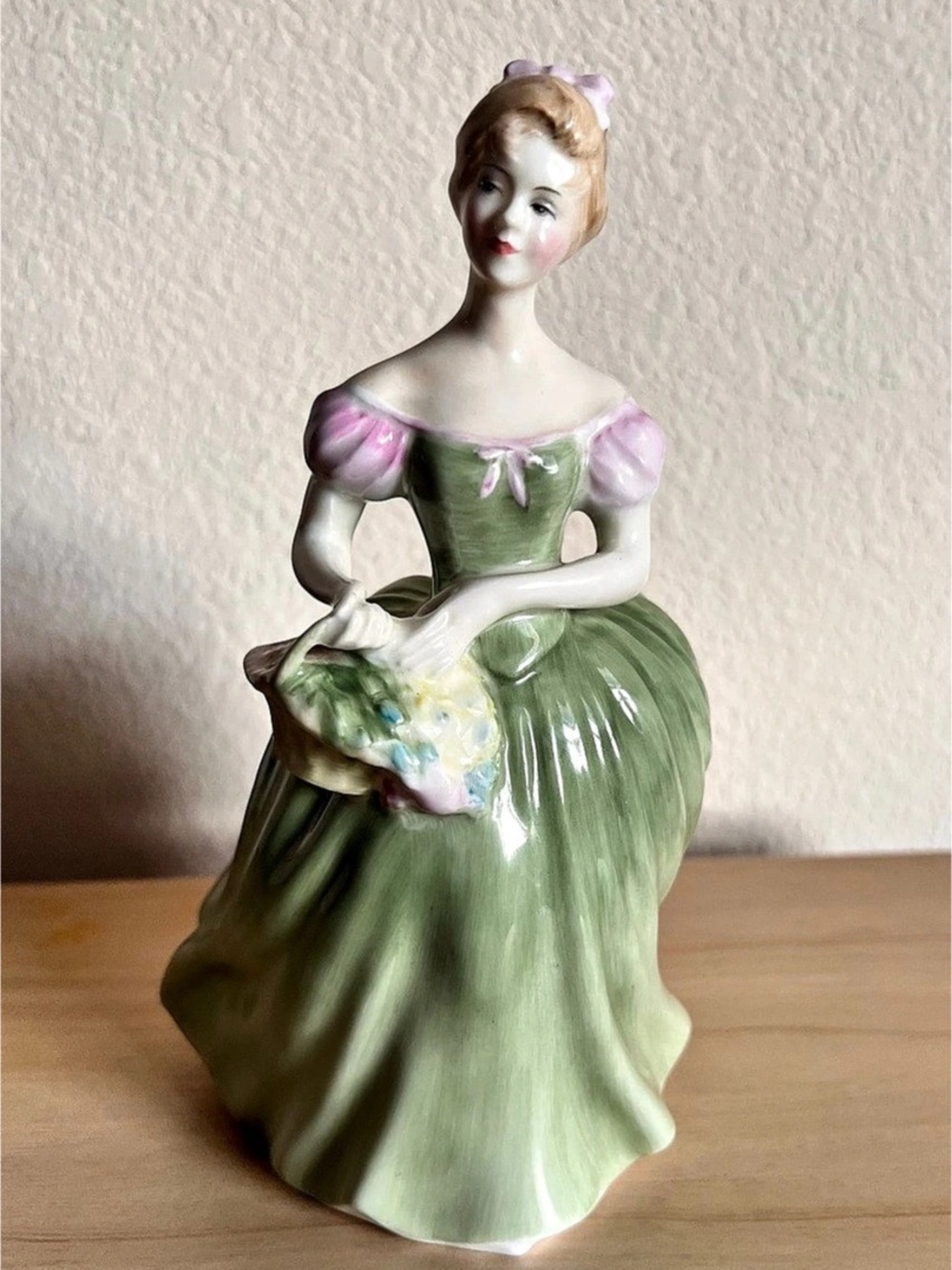 Royal Doulton Clarissa HN2345 England VTG 1967 Figurine Green&Pink| Collectible